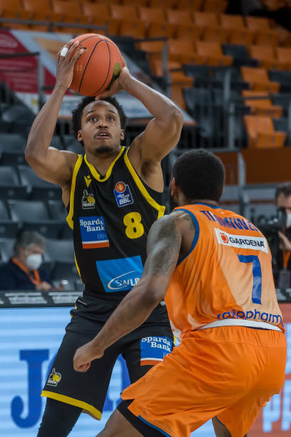 面带略显夸 面带略显夸