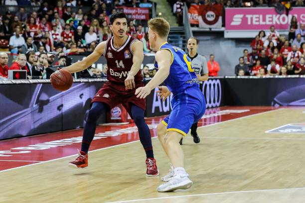 正在紧张地 正在紧张地